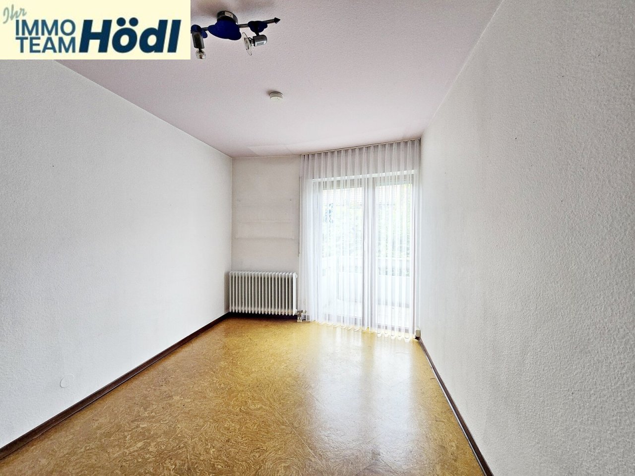 1.Zimmer mit Zugang zum Balkon im OG 1.Zimmer mit Zugang zum Balkon im OG