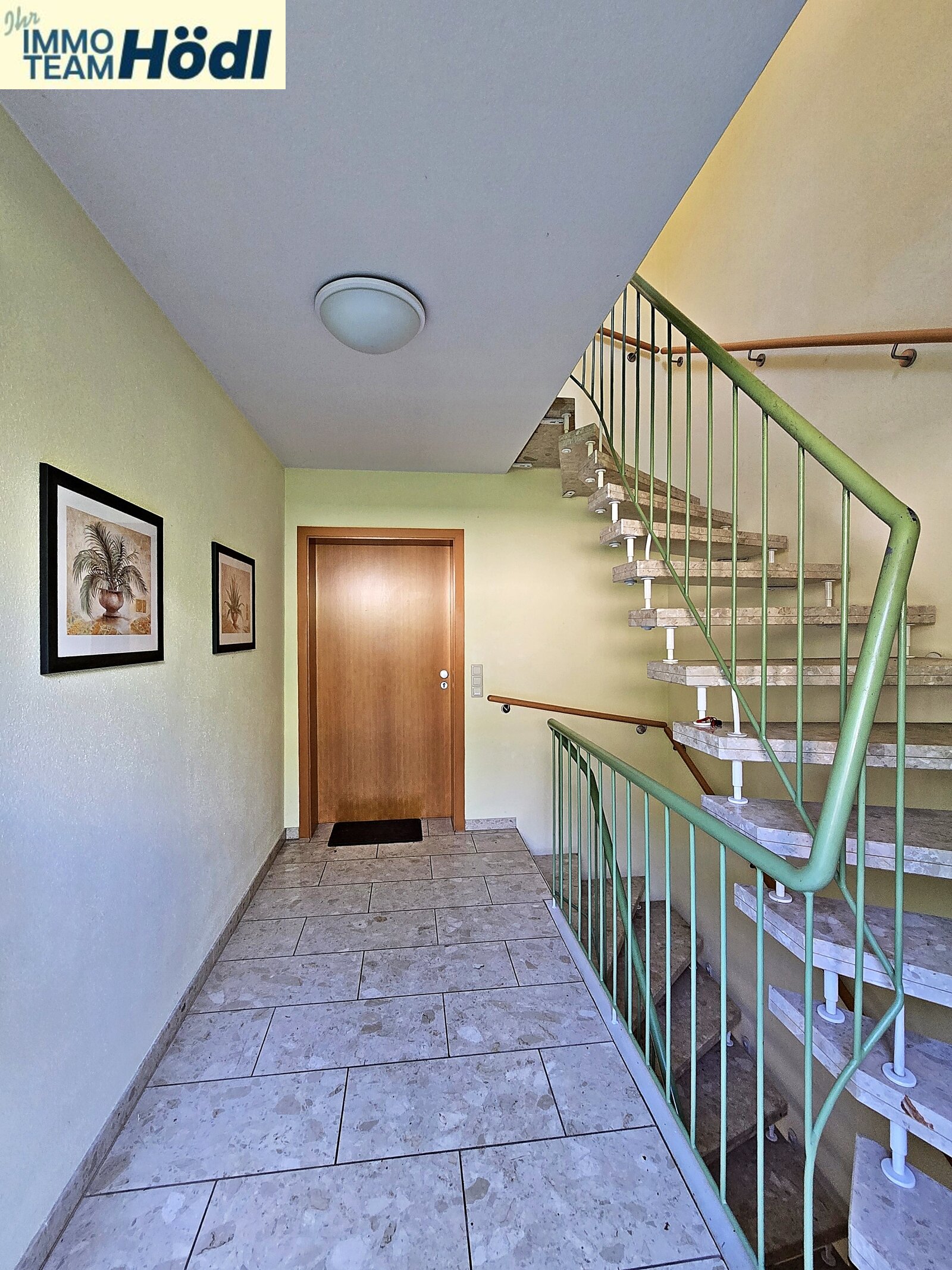 Eingangsbereich -Treppenhaus 