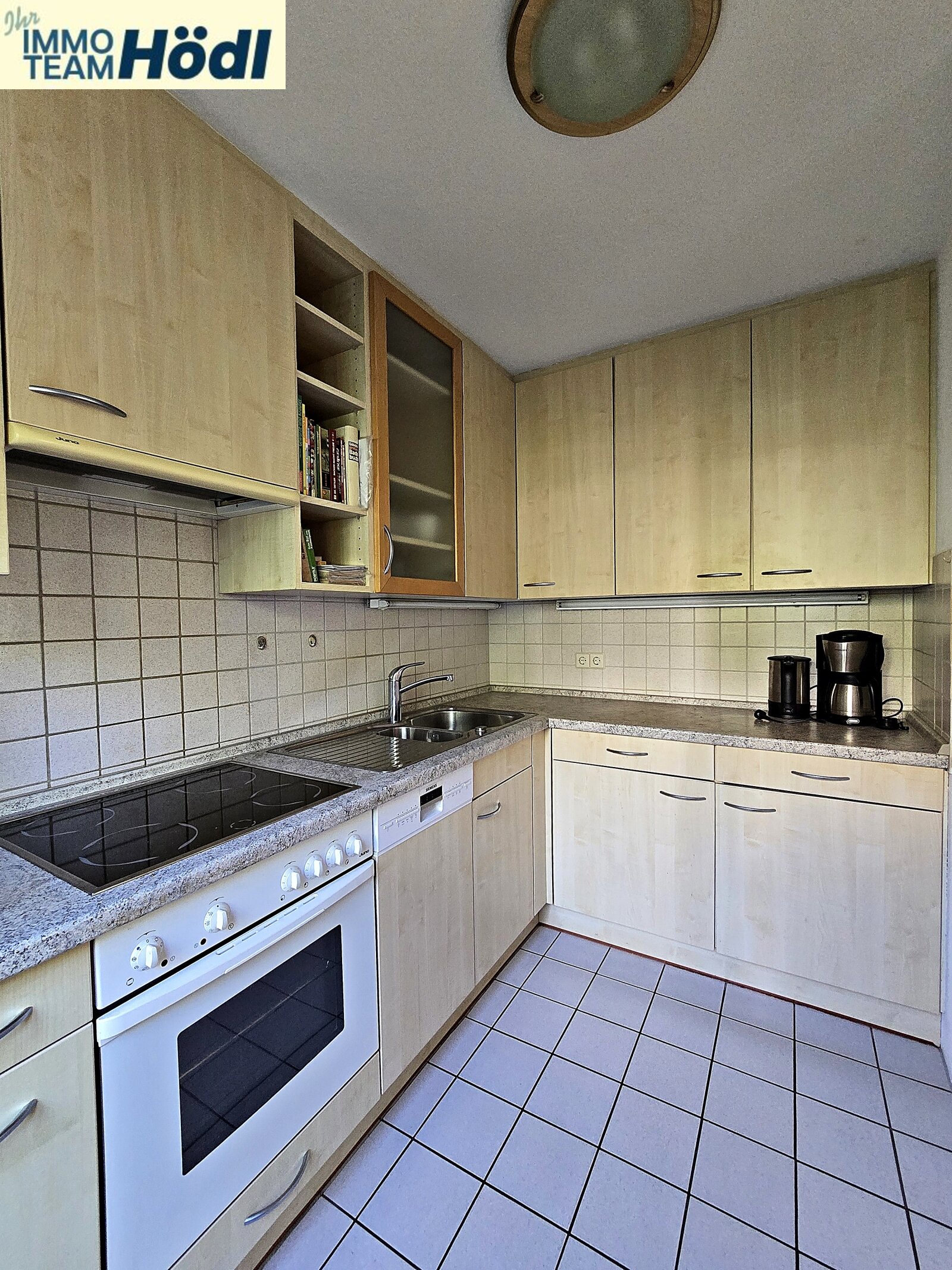 1.Foto Küche samt Einbauküche im EG