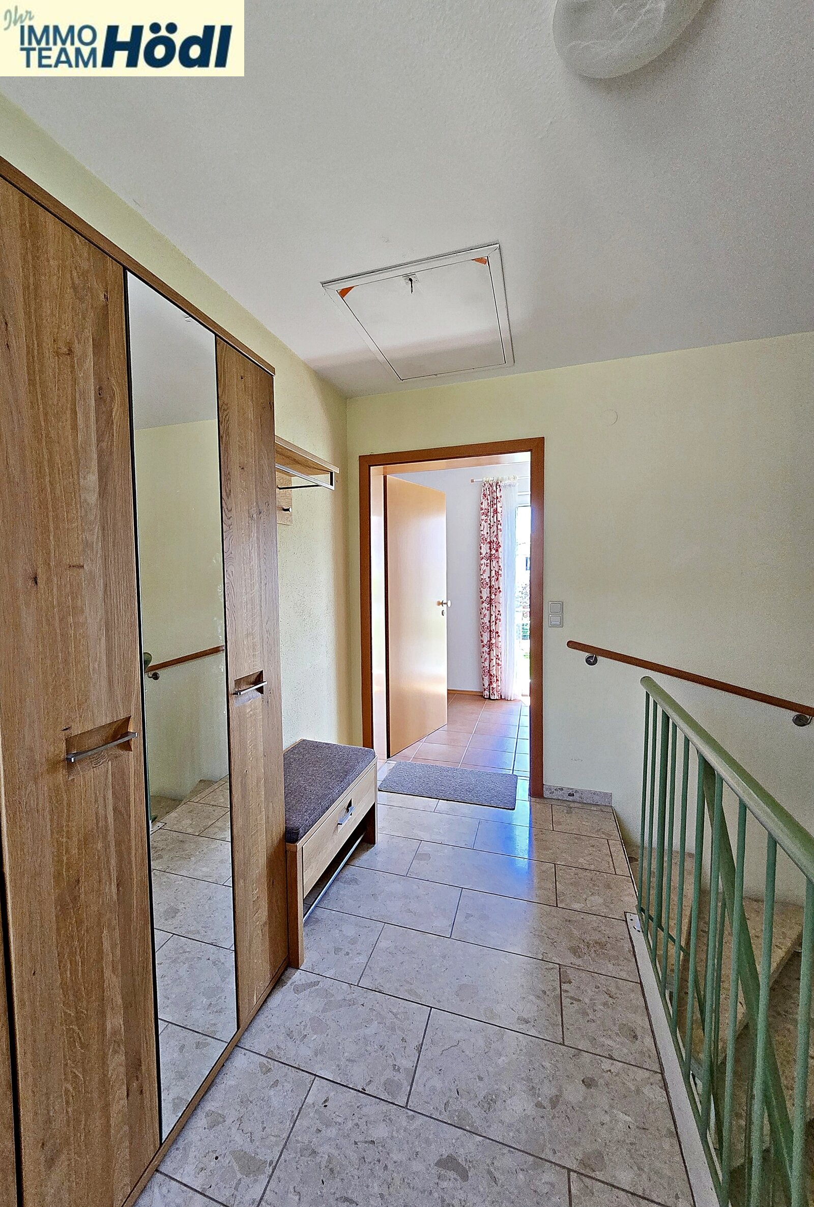 Eingang Wohnung im OG