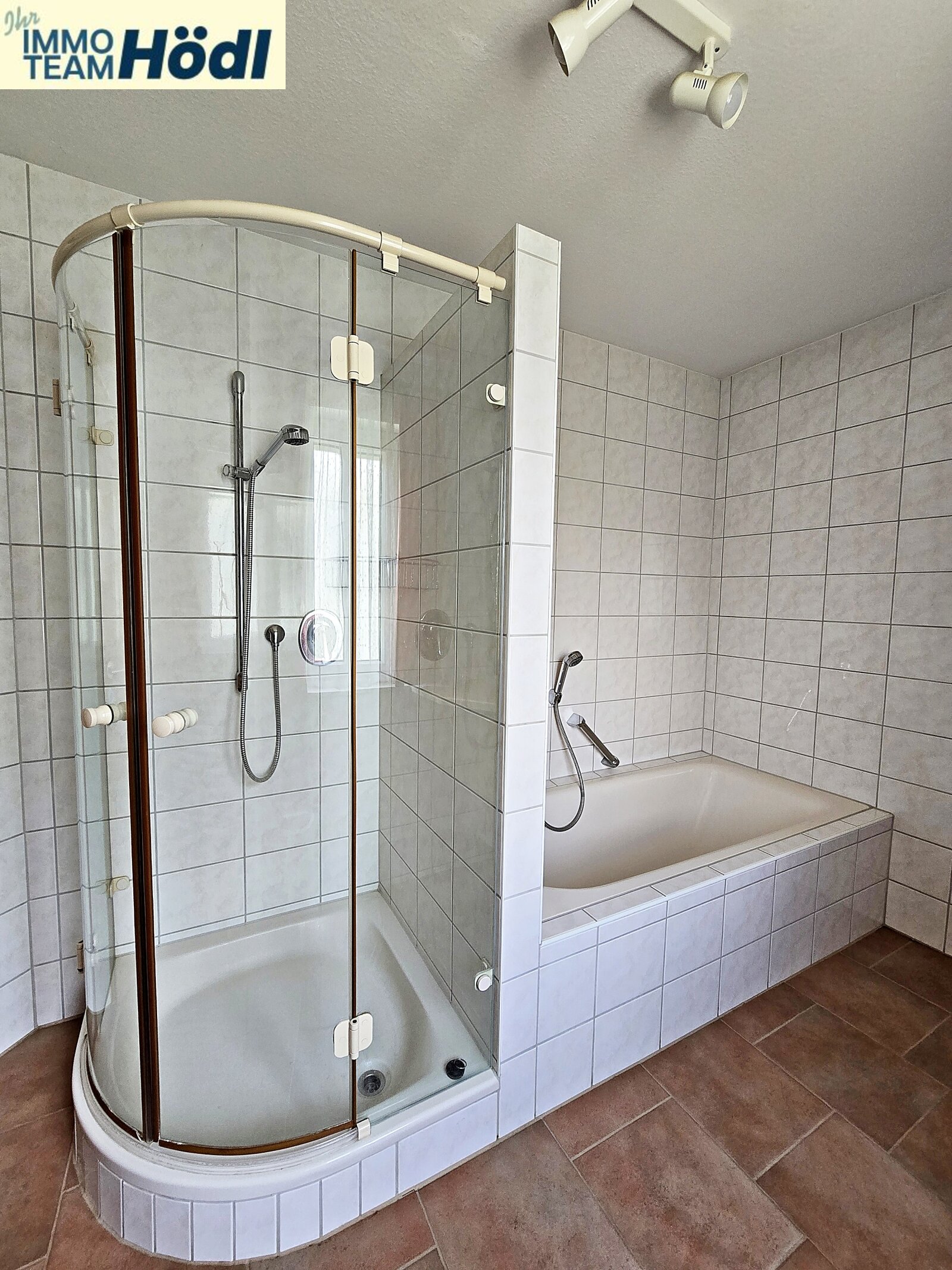 2.Foto TGL-Bad im OG