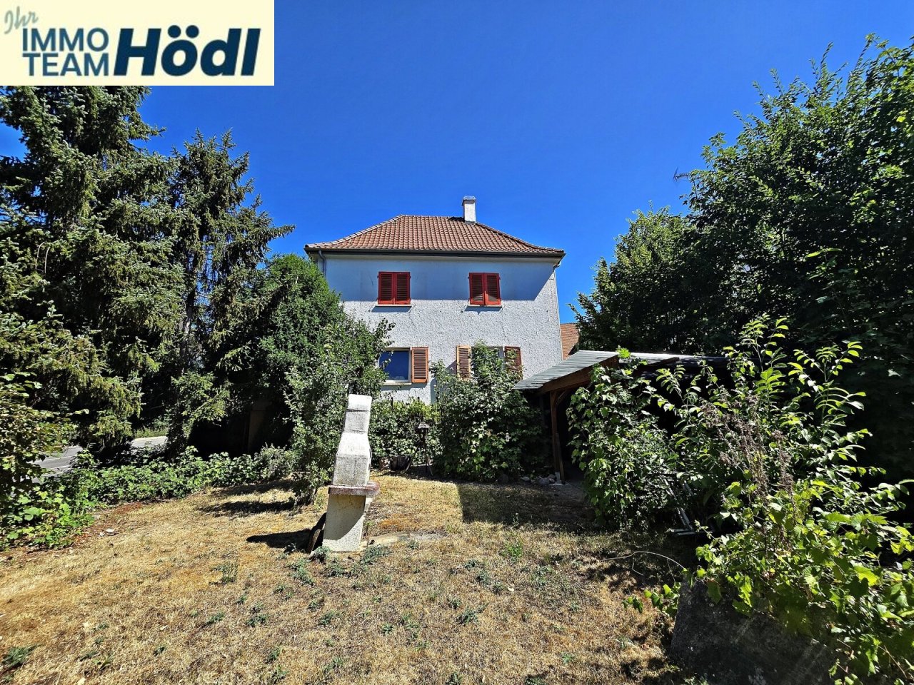 Seitenansicht vom Haus mit Garten Seitenansicht vom Haus mit Garten