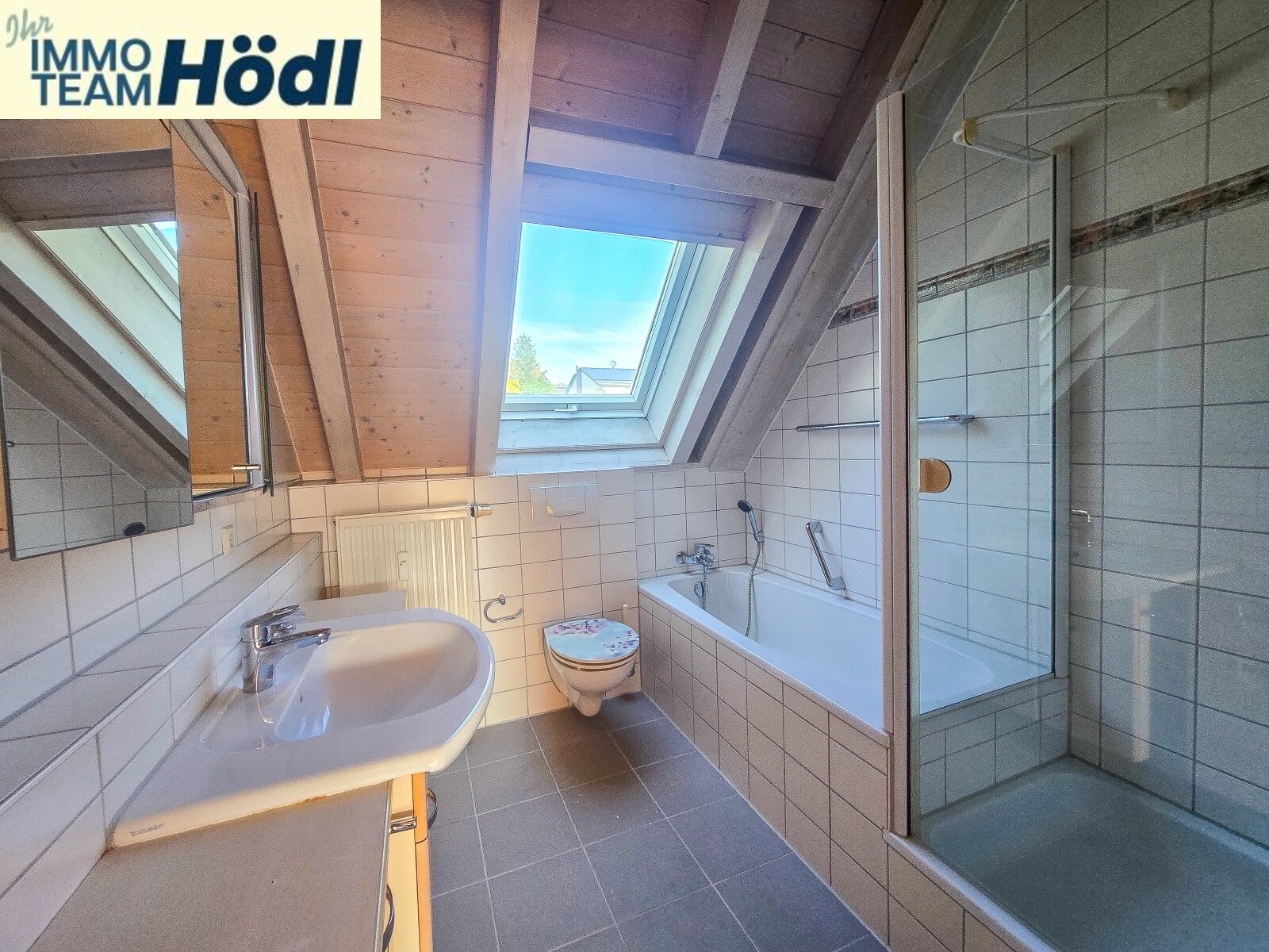 TGL-Bad mit Wanne und Dusche TGL-Bad mit Wanne und Dusche
