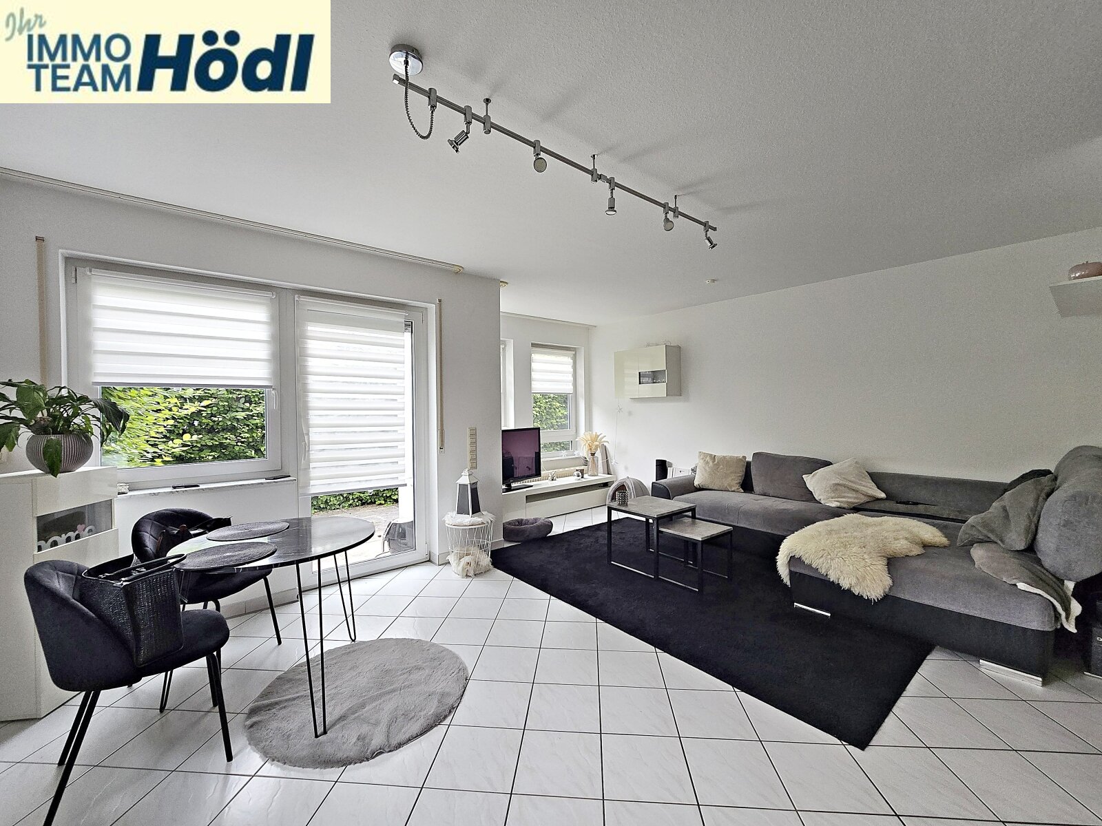 1.Foto Wohn-und Esszimmer mit offener Küche 1.Foto Wohn-und Esszimmer mit offener Küche
