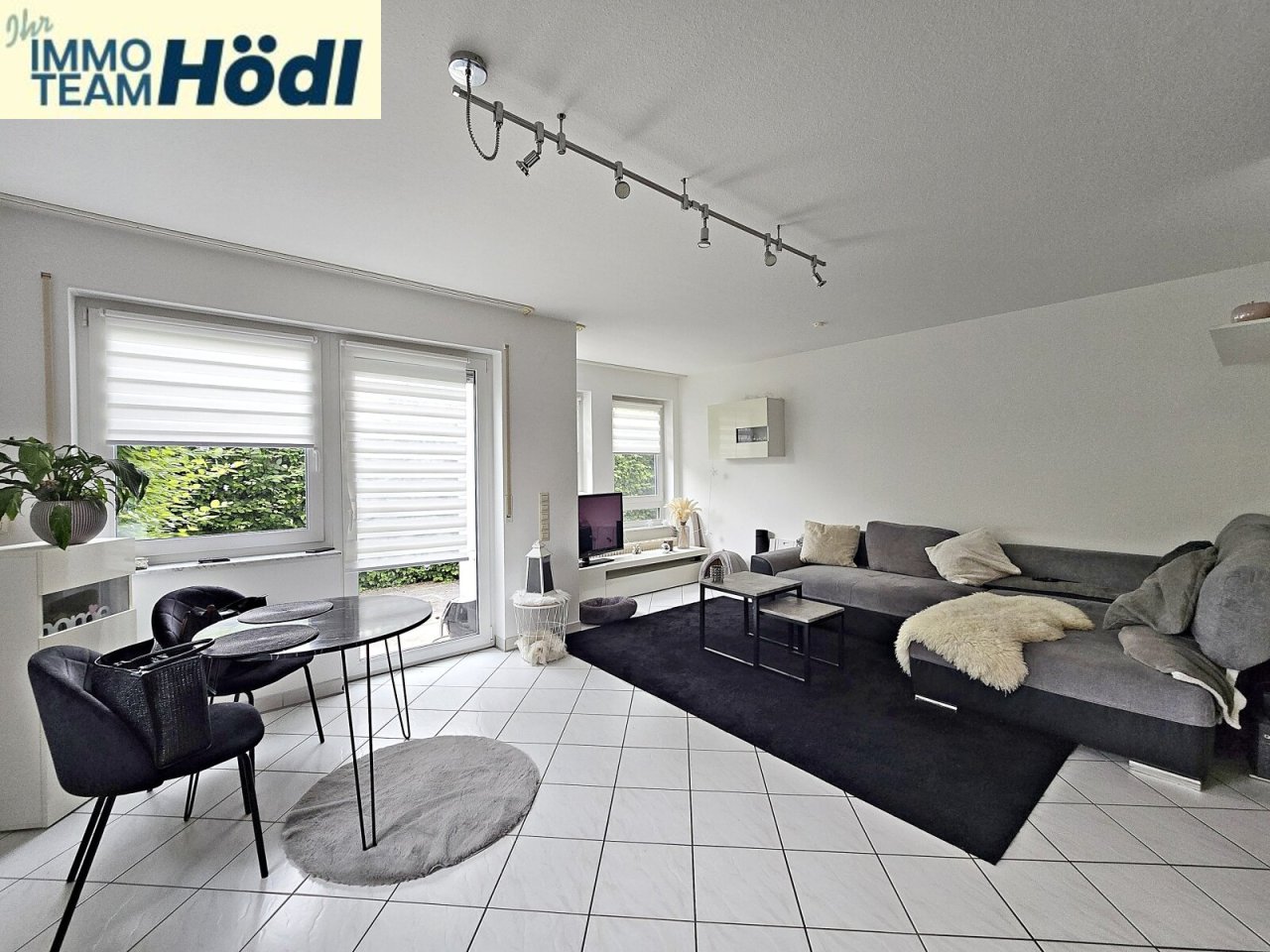 1.Foto Wohn-und Esszimmer mit offener Küche 1.Foto Wohn-und Esszimmer mit offener Küche