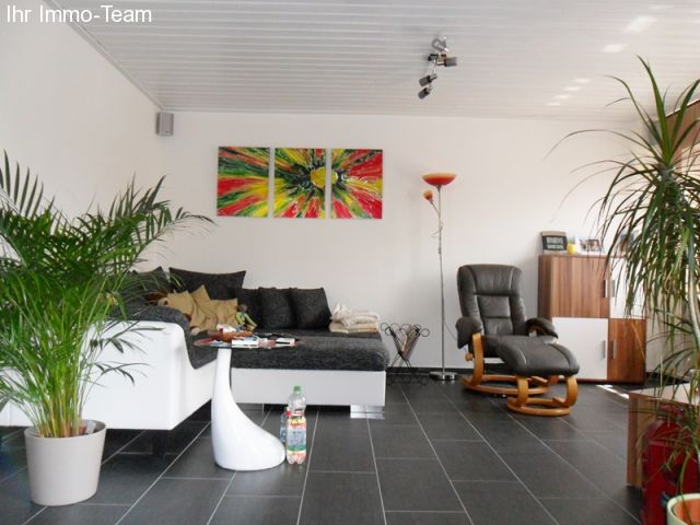 Bodelshausen:  Renoviertes Reiheneckhaus mit Einliegerwohnung, Balkon, Garagen  Bodelshausen:  Renoviertes Reiheneckhaus mit Einliegerwohnung, Balkon, Garagen