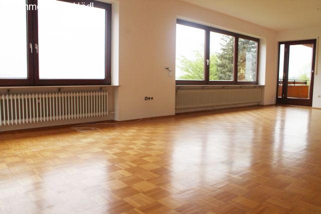 Mössingen: Streichen und Einziehen - Großzügig geschnittene Wohnung mit Ausblick, Garten, Garage  Mössingen: Streichen und Einziehen - Großzügig geschnittene Wohnung mit Ausblick, Garten, Garage